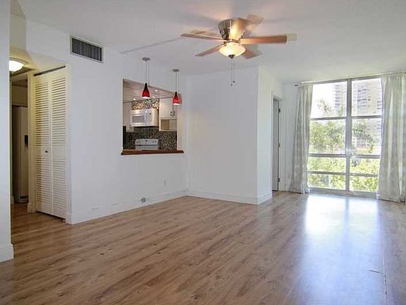 3rd image of 210 172nd St APT 425