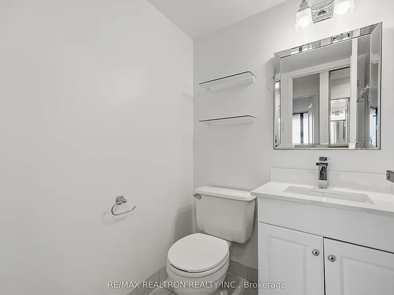 7440 Bathurst St #608 — Photo 22