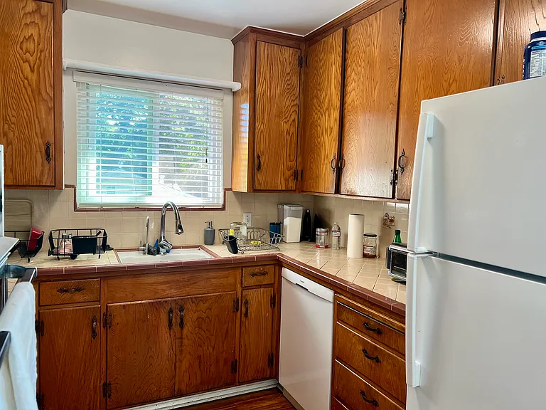 548 Vera Ave #2 — Photo 5