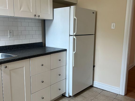 3rd image of 788 Eglinton Ave E #1