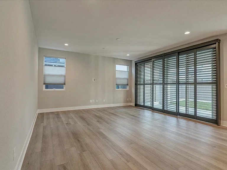 579 Honeysuckle Dr — Photo 15