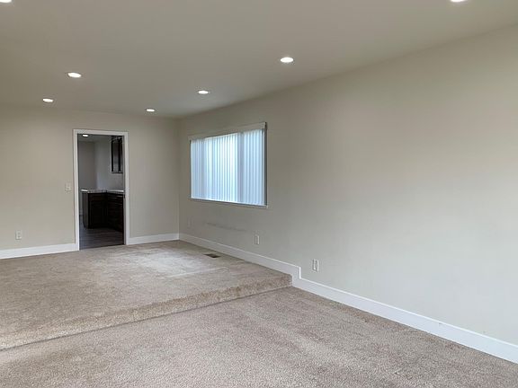 5th image of 3865 Payne Ave