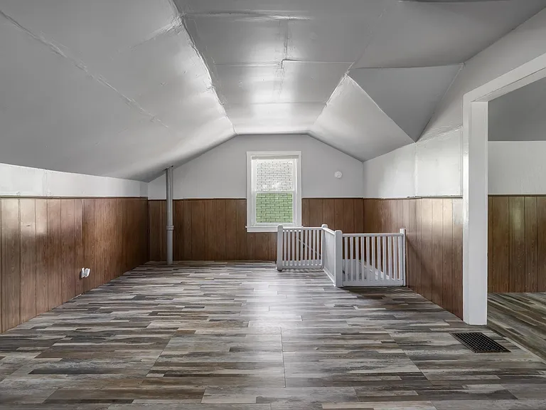 1223 Gruner Pl — Photo 39