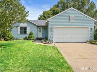 192 Rollingwood Dr NE, Rockford, MI 49341