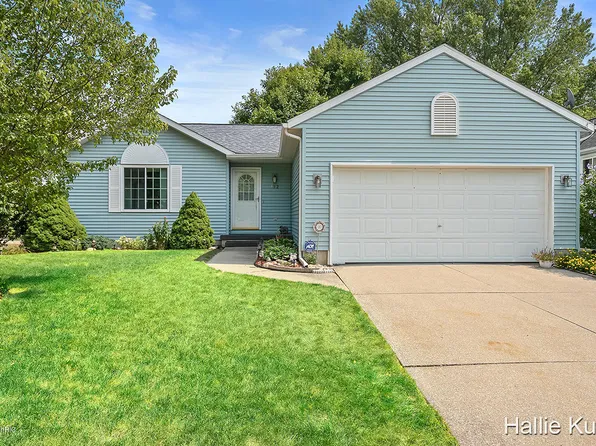 192 Rollingwood Dr NE, Rockford, MI 49341