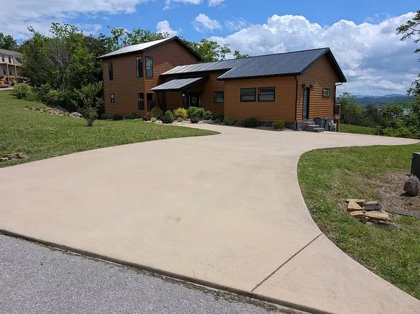 832 Clear Sail Way, Dandridge, TN 37725