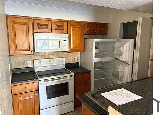 5th image of 2875 Winkler Ave APT 520