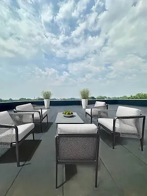 Rented by Luxian International Realty LLC | media 6