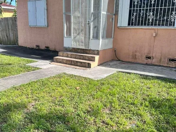 576 NW 147th St, Miami, FL 33168