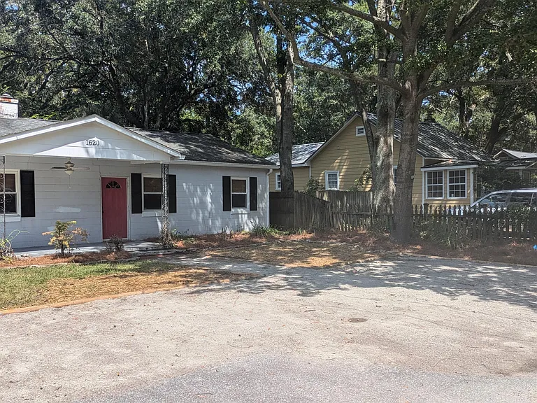 1620 Jessamine Rd — Photo 2