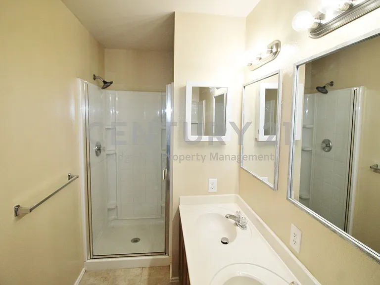 321 Briar Oaks Dr — Photo 10