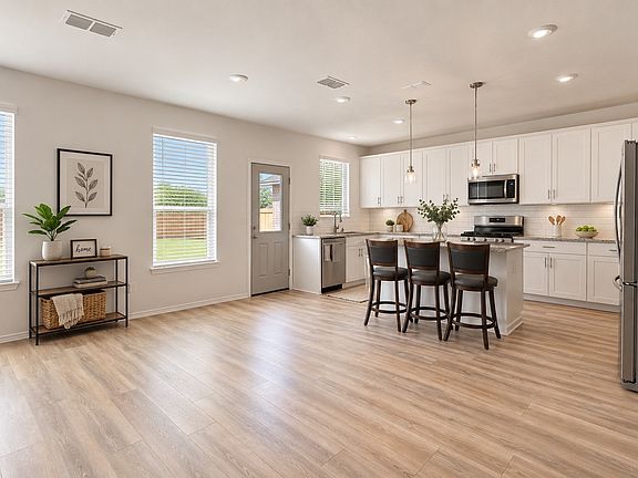 3rd image of 809 Marigold St