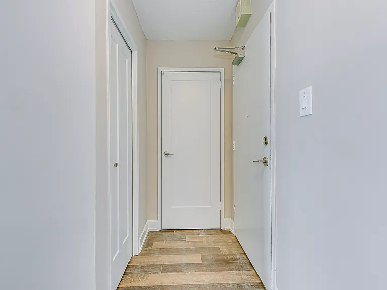 205 Queen Mary Dr — Photo 1