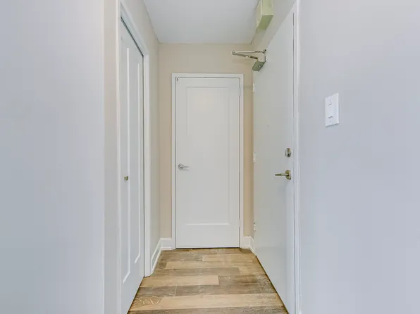 Park Terrace II, 205 Queen Mary Dr, Oakville, ON L6K 3K8