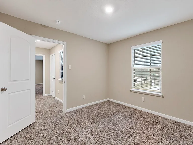 305 Honeysuckle Ln — Photo 13