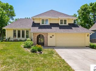 10929 Taylor St, Omaha, NE 68164