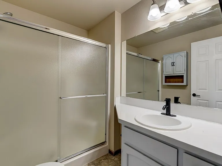 1250 SW Heller St #E1 — Photo 10