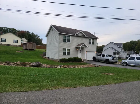 109 Hickory Ave, Daniels, WV 25832