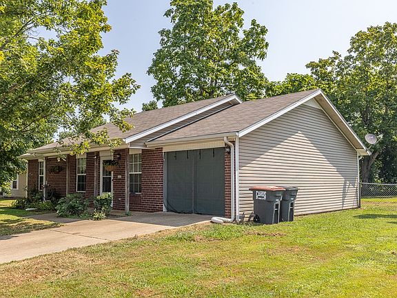 2nd image of 1806 Rosewood Ln