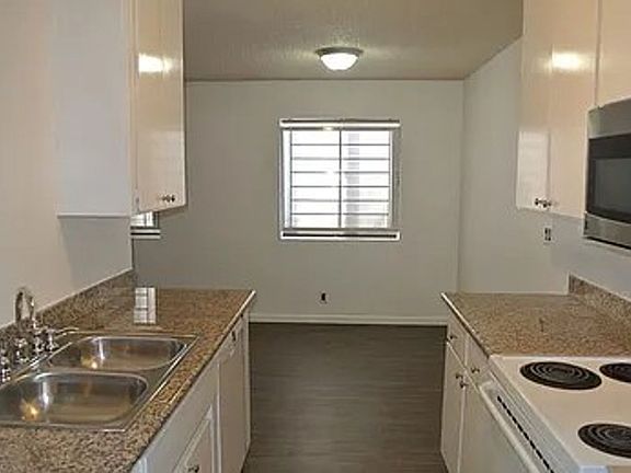 2nd image of 1608 Sycamore Dr APT 2