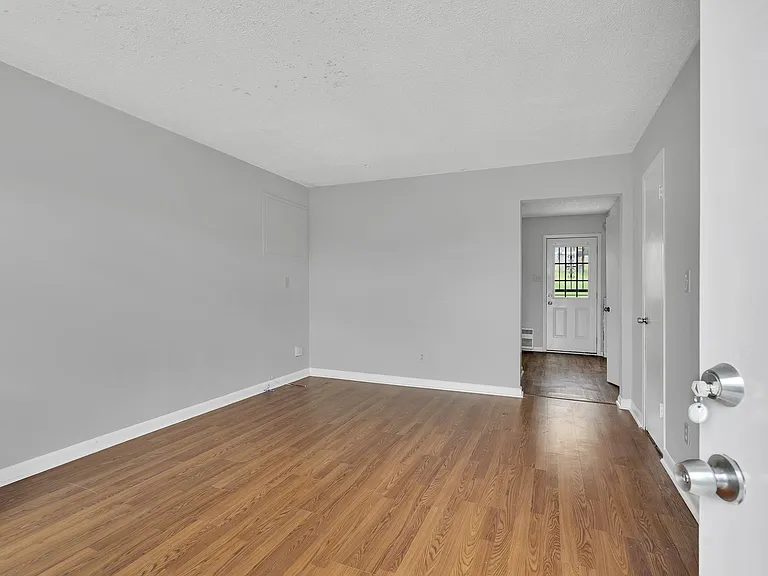 3226 Lincoln Ave — Photo 4