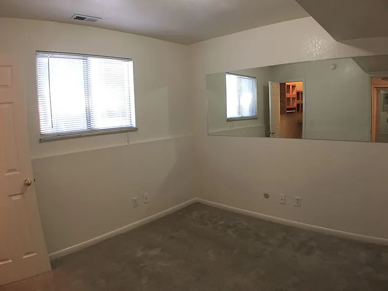 4989 Eisenhower Dr — Photo 9
