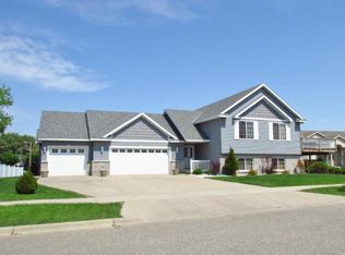 5 Sun Cir, Saint Cloud, MN 56301