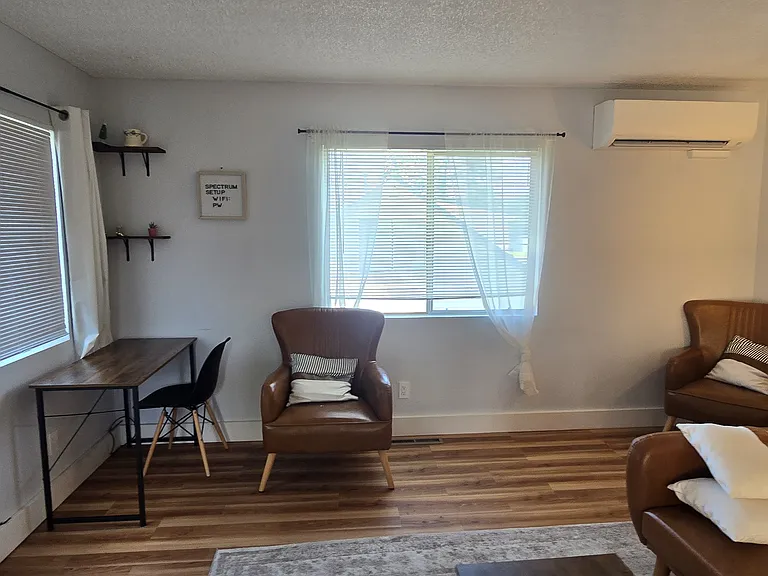 3224 S Clark St — Photo 2
