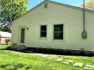 24 Birch Ln, Wading River, NY 11792