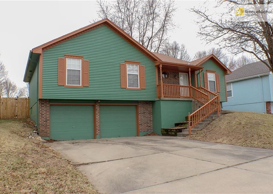 1st image of 408 NE Fox Trail Dr