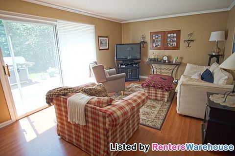 2nd image of 215 Glenmoor Ln