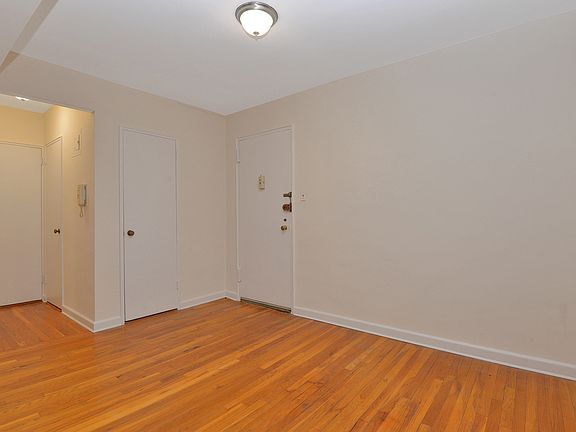 2nd image of 84-01 Main St #315