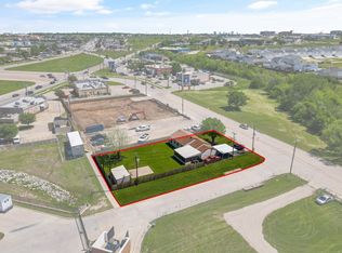 6628 Charbonneau Rd, Lake Worth, TX 76135