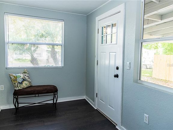 3rd image of 512 W Crescent Dr