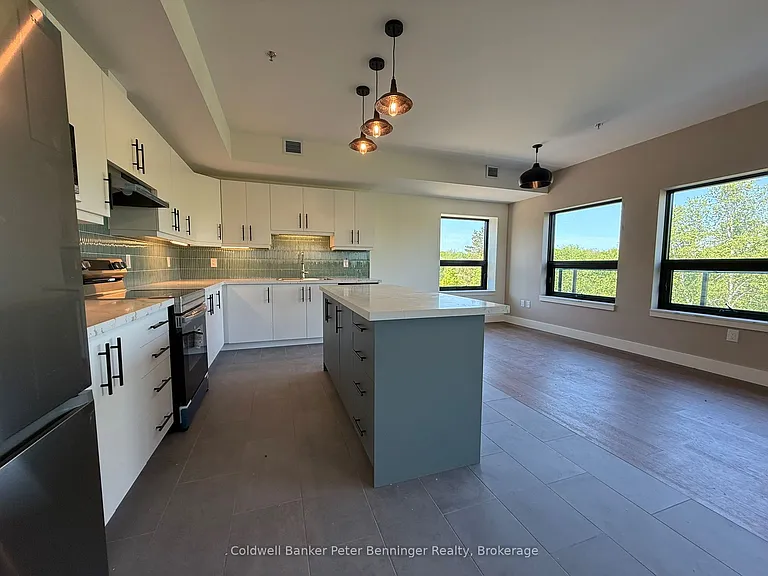 604 Queen St S #401 — Photo 6