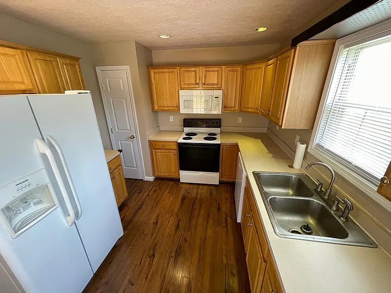 92 N Country Dr — Photo 7