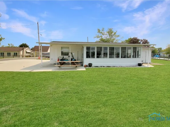 1660 N Compass Ave, Port Clinton, OH 43452