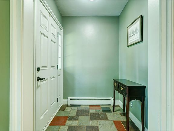 4th image of 82 Washington Rd