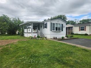 18 Meadowlark Dr, Avon, NY 14414