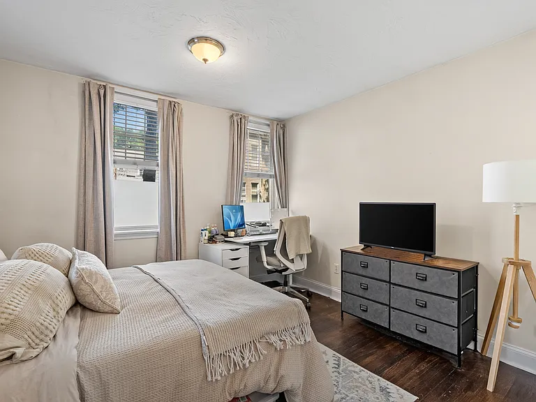 111 W 3rd St #1 — Photo 9