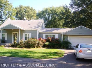 23410 Beech Rd, Southfield, MI 48033