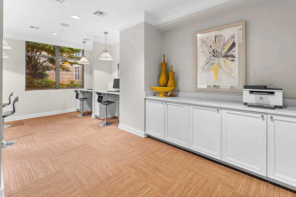 1 bed, 746 sqft, $2,100 — Photo 2