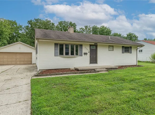 3382 Valleywood Dr, Dayton, OH 45429
