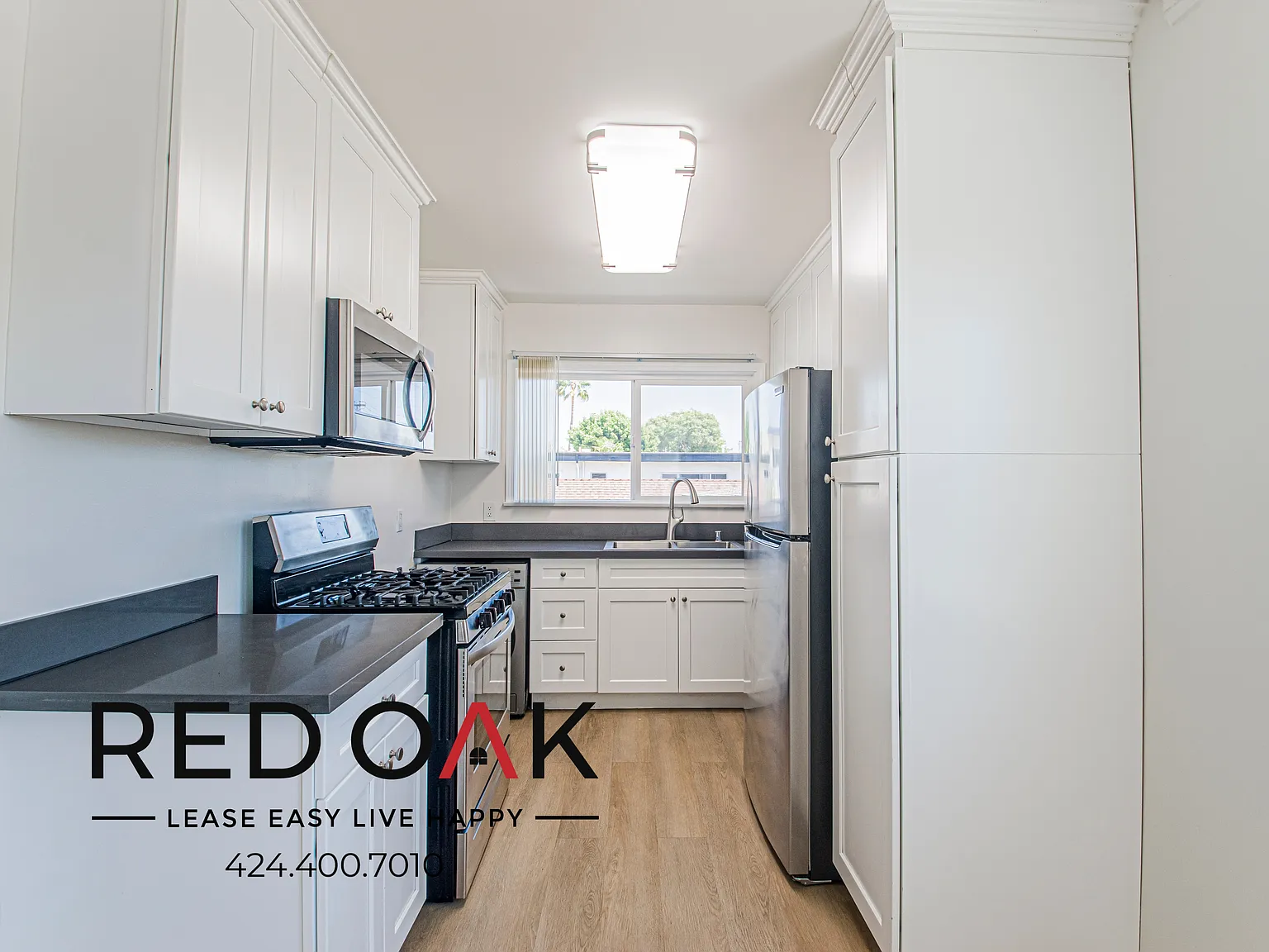 ~1 Month FREE~ Gorgeous One Bedroom with Loads of Natural Light, Included W/D, and Covered Parkin... — Photo 2