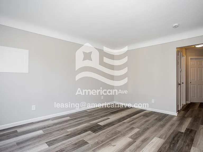 1395815_004_living_room_13838577.jpg