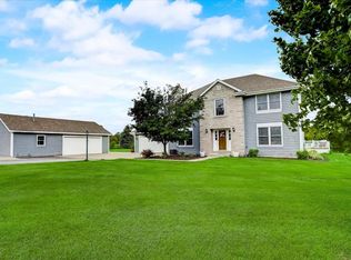 W326S4013 Spring Ridge Ct, Waukesha, WI 53189