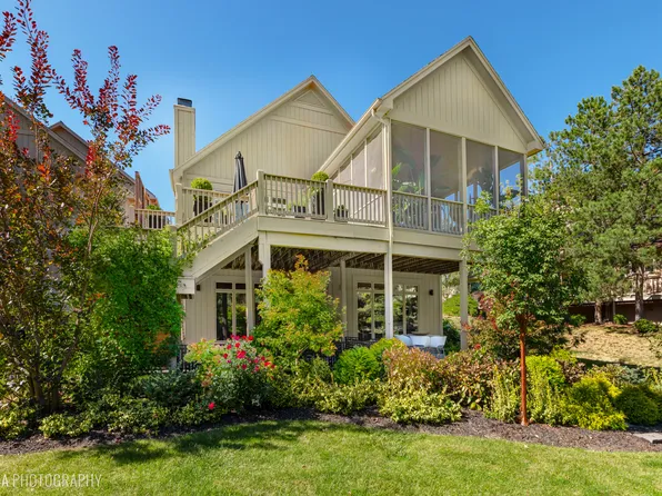 5814 Wild Plum Rd, Crystal Lake, IL 60014