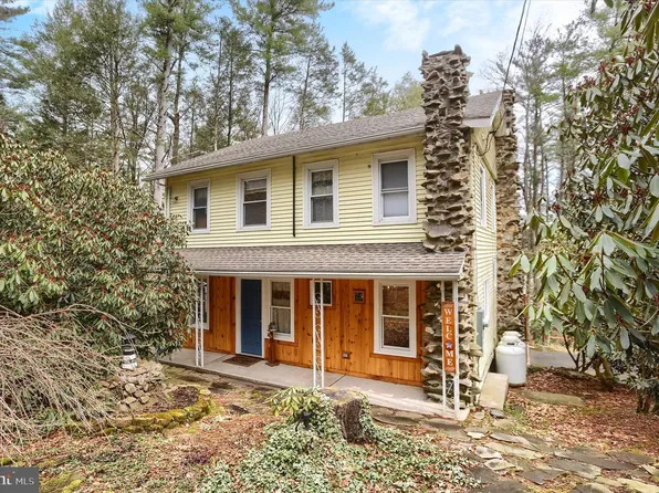 92 Shoreline Dr, Pine Grove, PA 17963