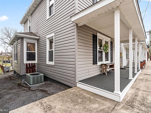 5th image of 17 N Martin St