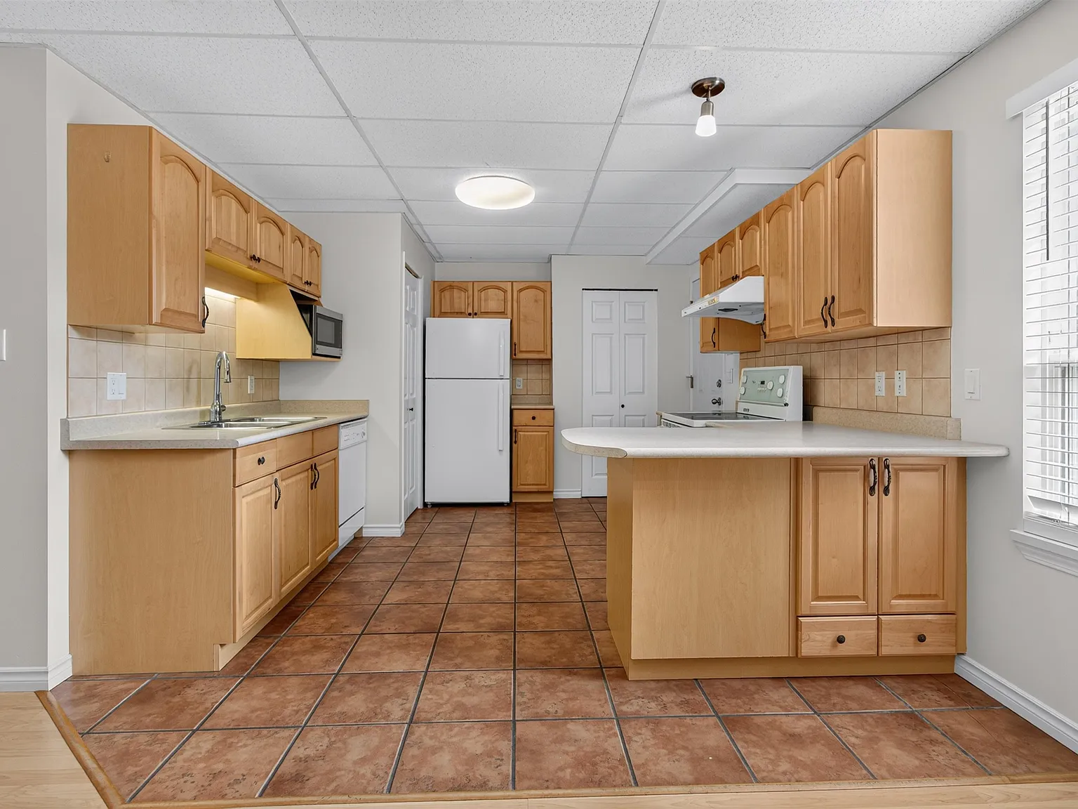 2 bed, 850 sqft, $2,200 — Photo 1